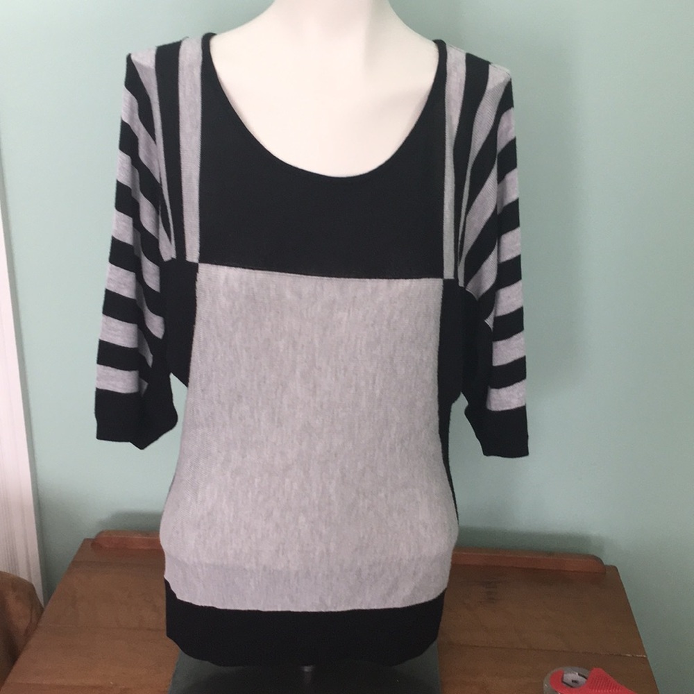 BEBE SWEATER BLACK & GRAY MEDIUM